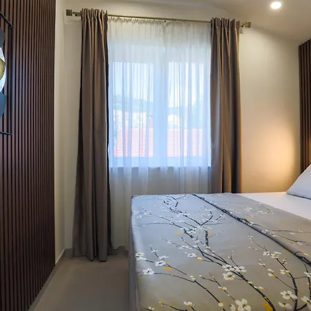 Darden Apartman *