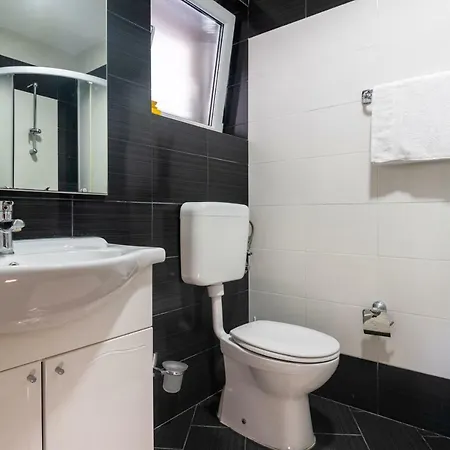 Darden Apartman *